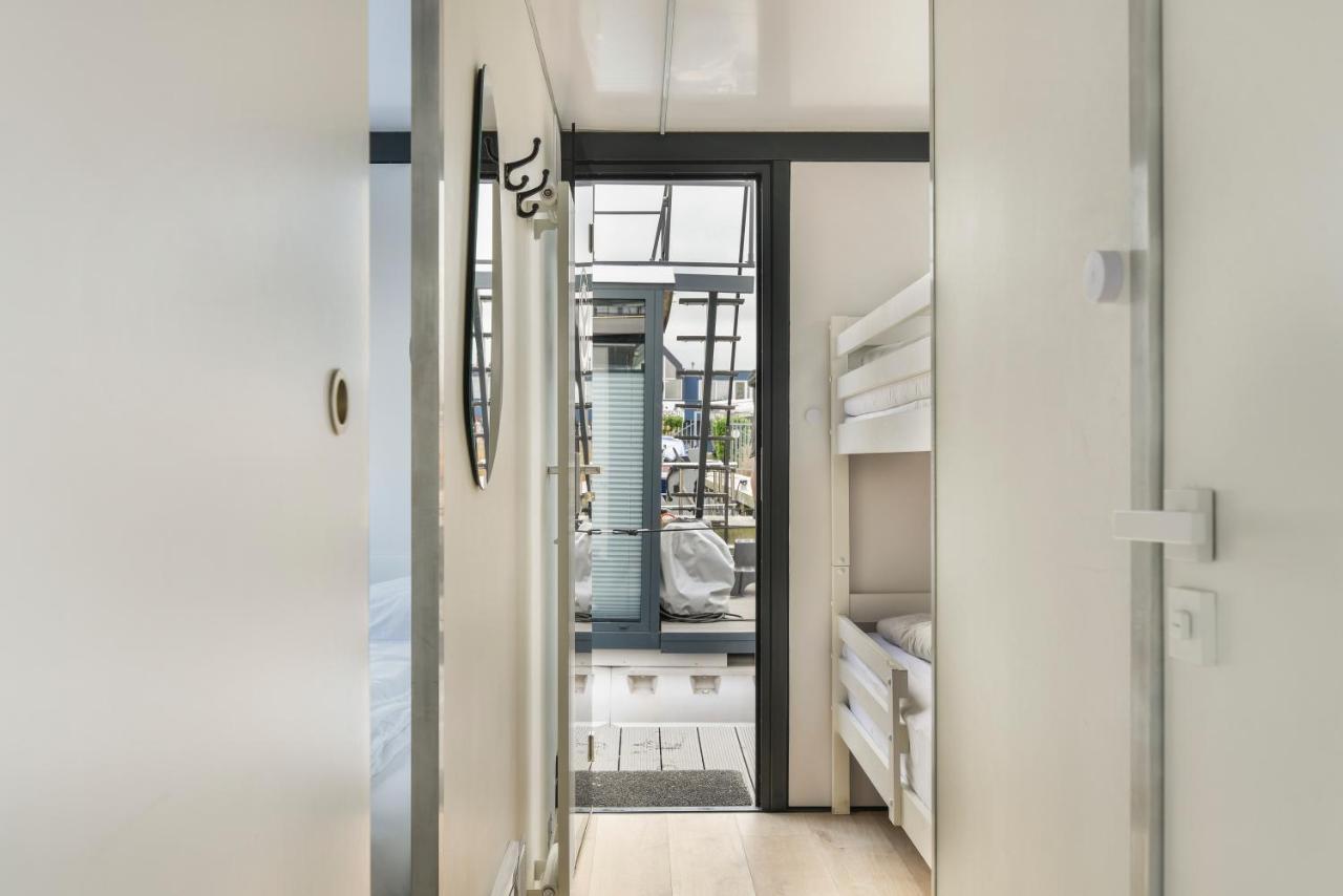Cosy Tiny Houseboats Near Beach And Restaurants By Weltevreden Experience Zeewolde Exterior photo