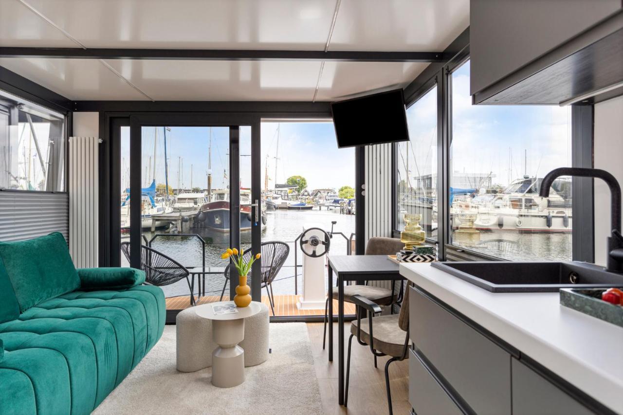 Cosy Tiny Houseboats Near Beach And Restaurants By Weltevreden Experience Zeewolde Exterior photo