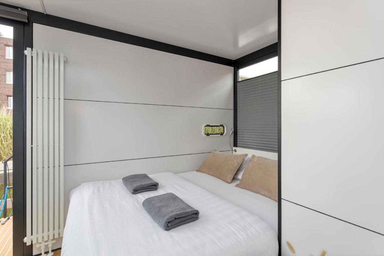 Cosy Tiny Houseboats Near Beach And Restaurants By Weltevreden Experience Zeewolde Exterior photo
