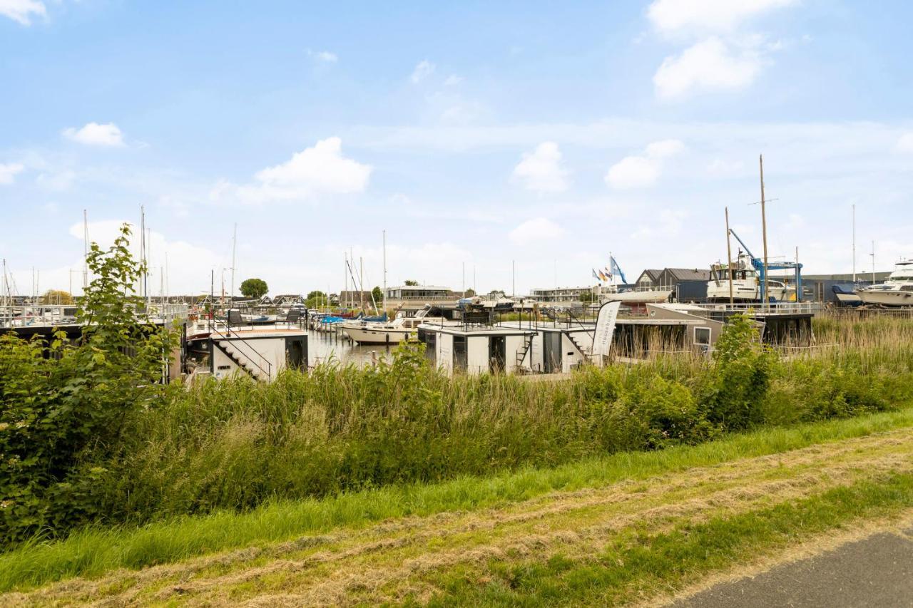 Cosy Tiny Houseboats Near Beach And Restaurants By Weltevreden Experience Zeewolde Exterior photo
