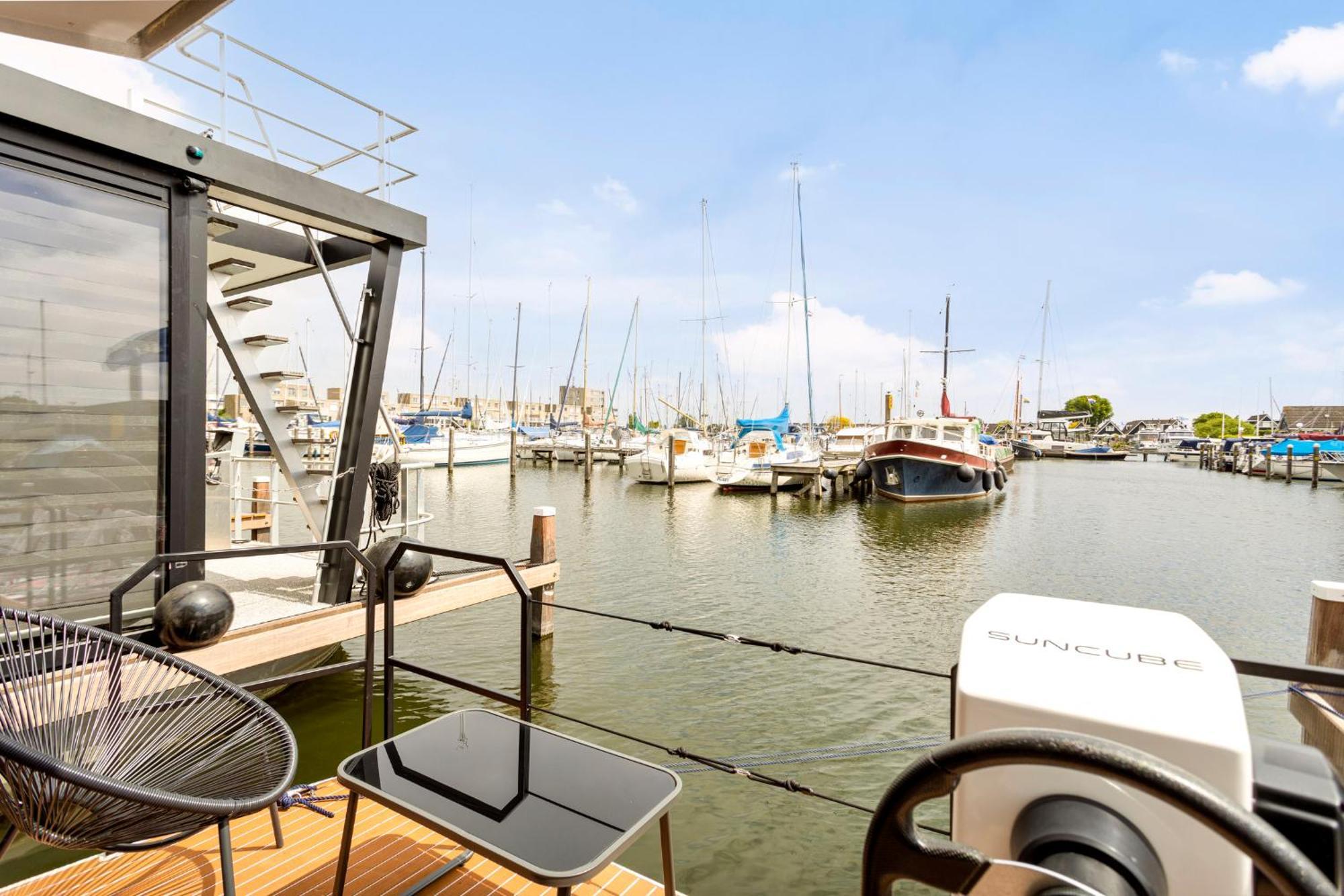 Cosy Tiny Houseboats Near Beach And Restaurants By Weltevreden Experience Zeewolde Exterior photo