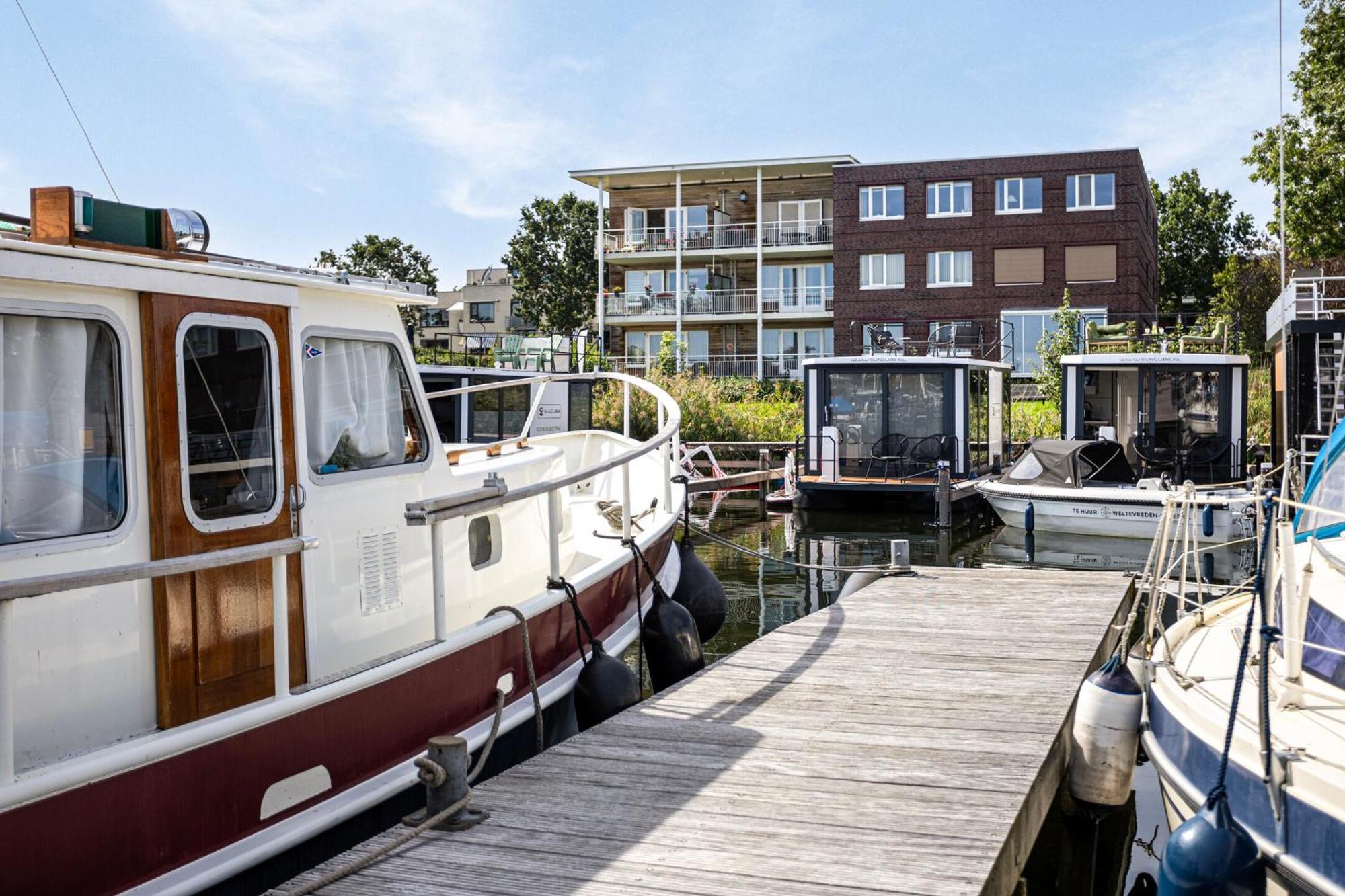 Cosy Tiny Houseboats Near Beach And Restaurants By Weltevreden Experience Zeewolde Exterior photo