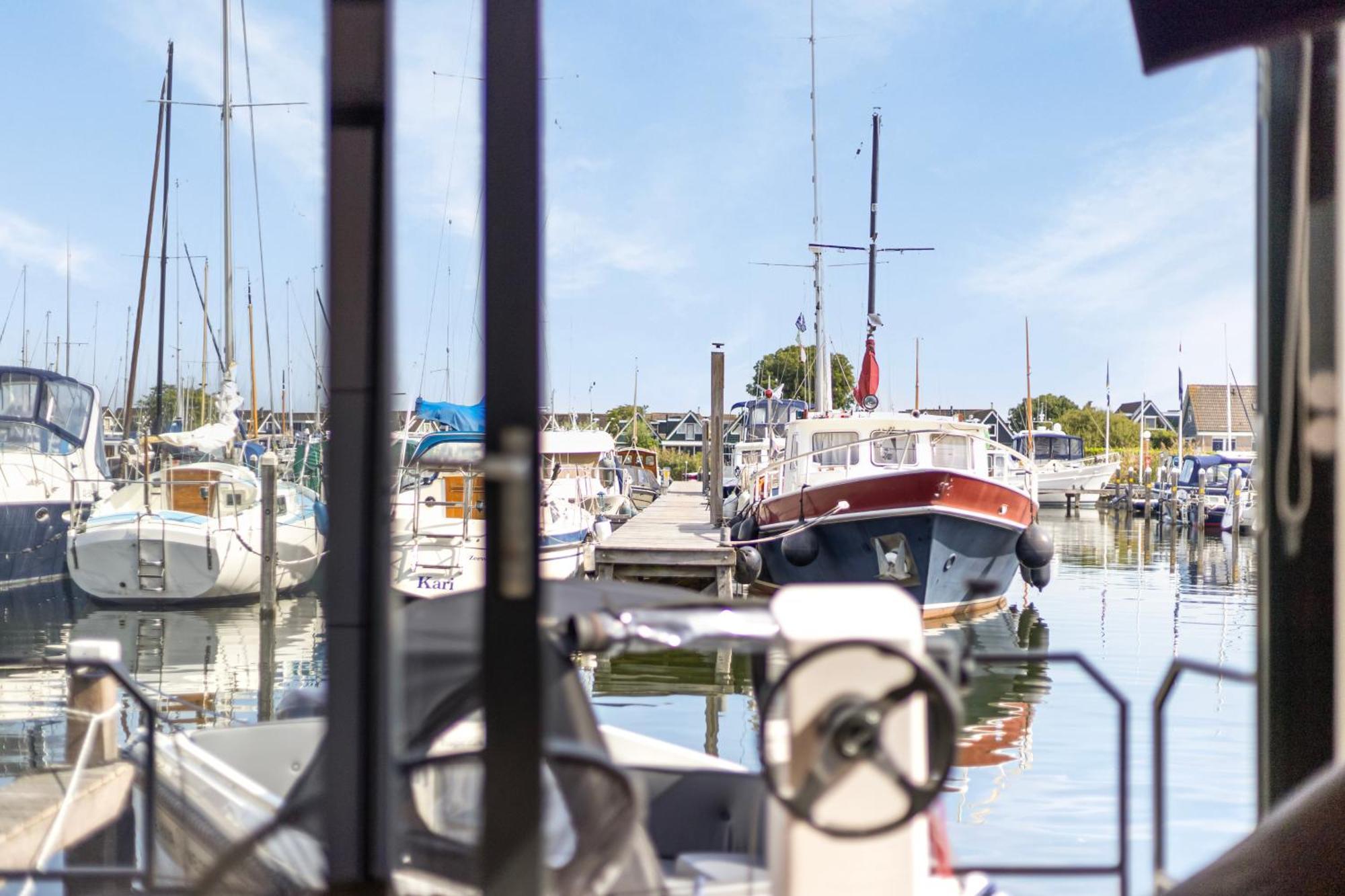 Cosy Tiny Houseboats Near Beach And Restaurants By Weltevreden Experience Zeewolde Exterior photo