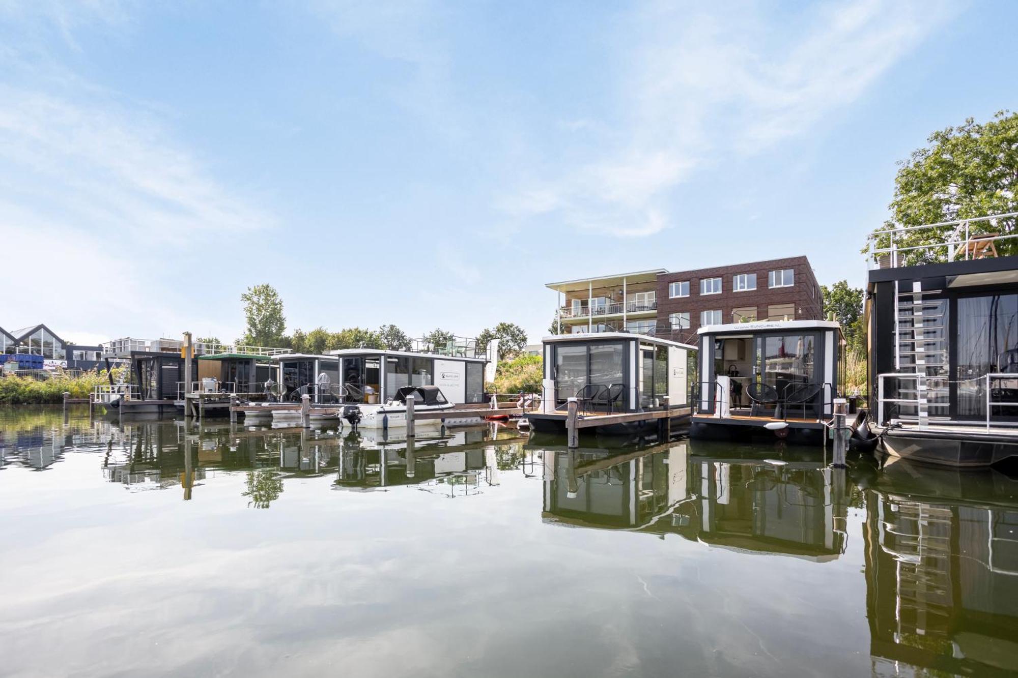 Cosy Tiny Houseboats Near Beach And Restaurants By Weltevreden Experience Zeewolde Exterior photo