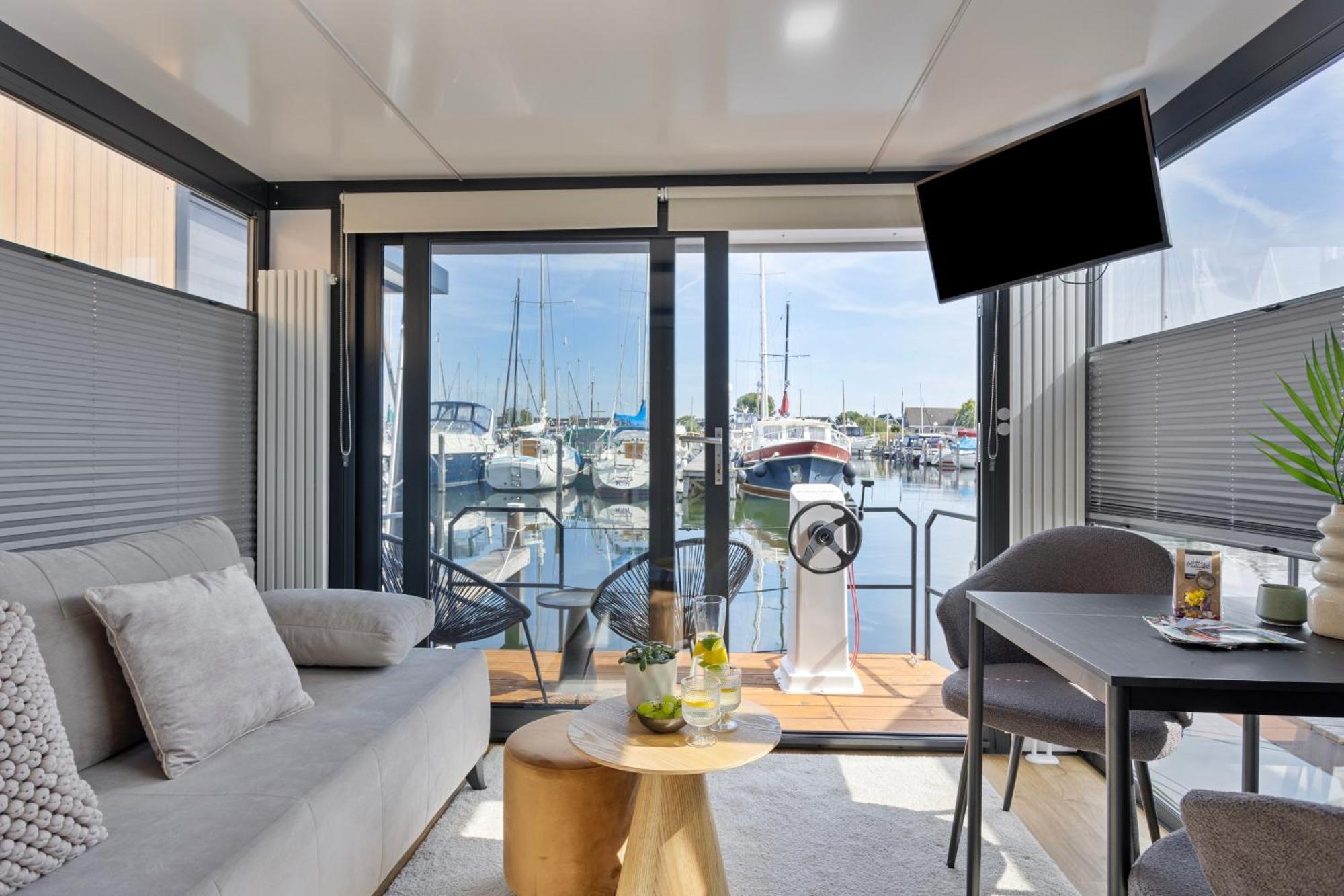 Cosy Tiny Houseboats Near Beach And Restaurants By Weltevreden Experience Zeewolde Exterior photo