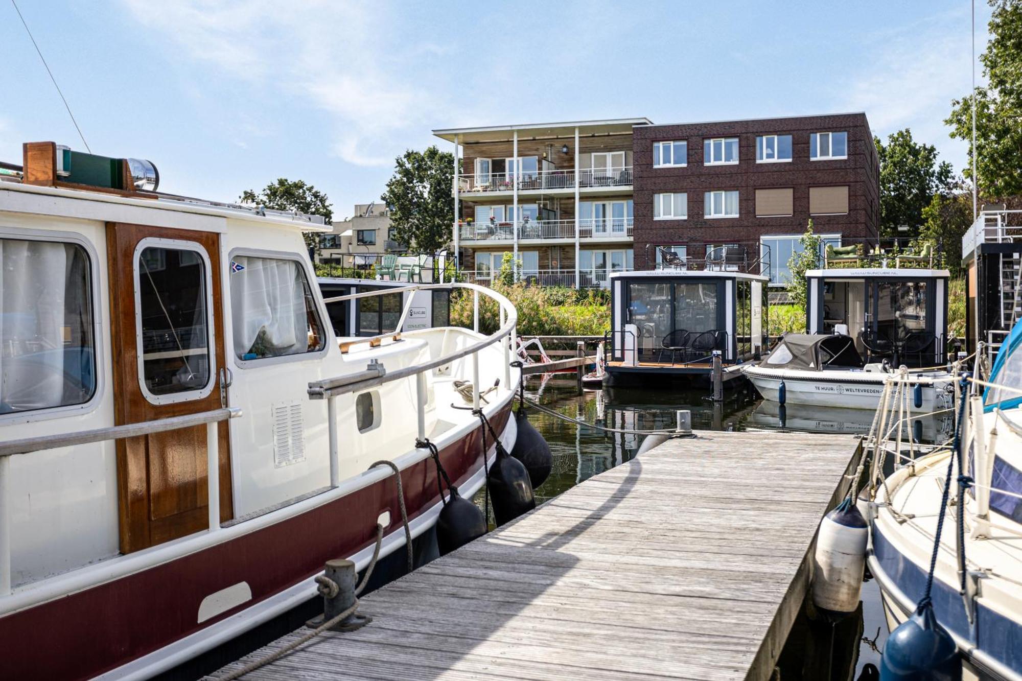 Cosy Tiny Houseboats Near Beach And Restaurants By Weltevreden Experience Zeewolde Exterior photo